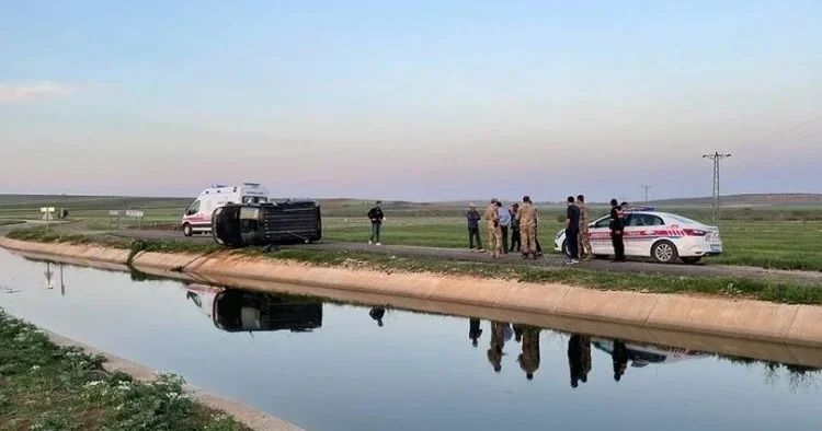 Antalya da bir otomobil sulama kanalına düştü: 1 ölü