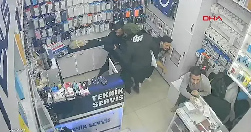 Doğubank iş hanında silahlı çatışma çıktı; kaçanlar iş yerine sığındı