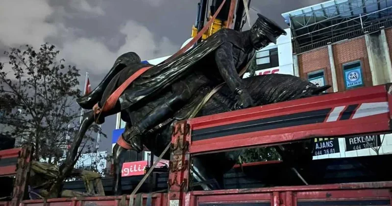 Atatürk anıtı gece yarısı sökülüp kamyona yüklendi: Durumu kaymakama soran vekilin aldığı yanıt şoke etti