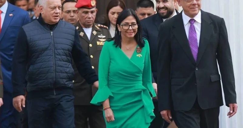 Venezuela nın yeni liderinin kıyafeti 14 bin dolar!