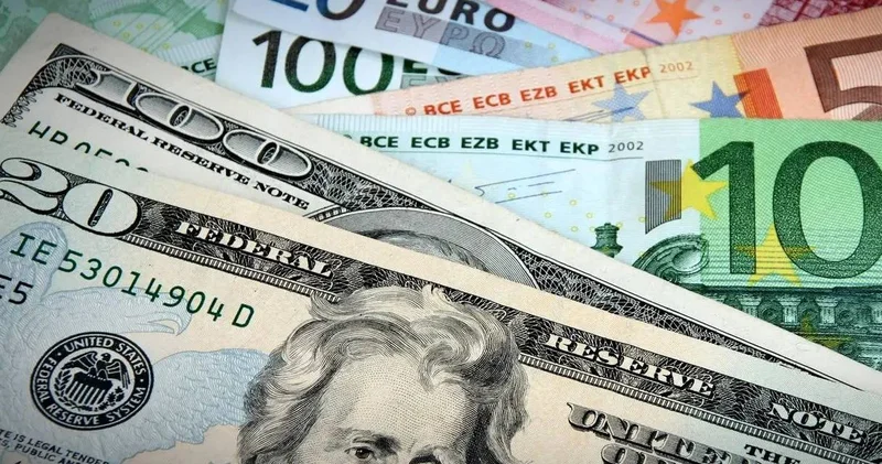 Euro toparladı dolar istikrarlı
