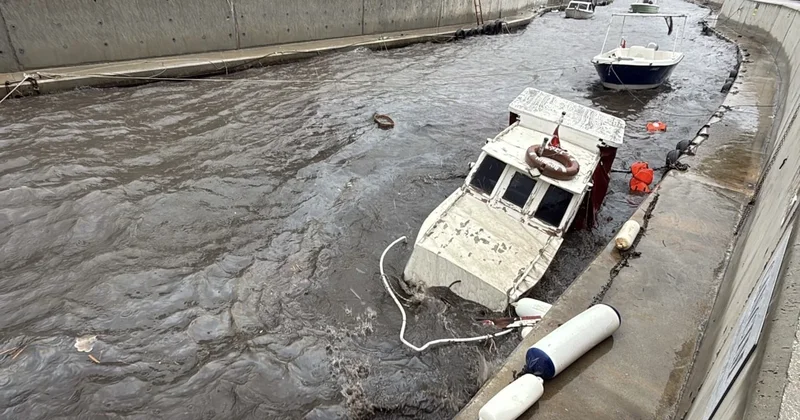 Muğla da fırtına ve sağanak tekneleri batırdı Sözcü Gazetesi