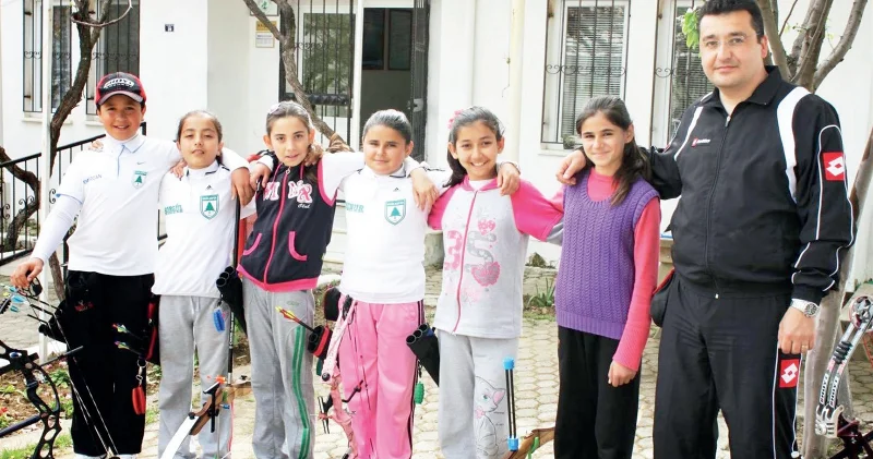 Aile hekimi köy çocuklarıyla 12’den vurdu Gündem Haberleri