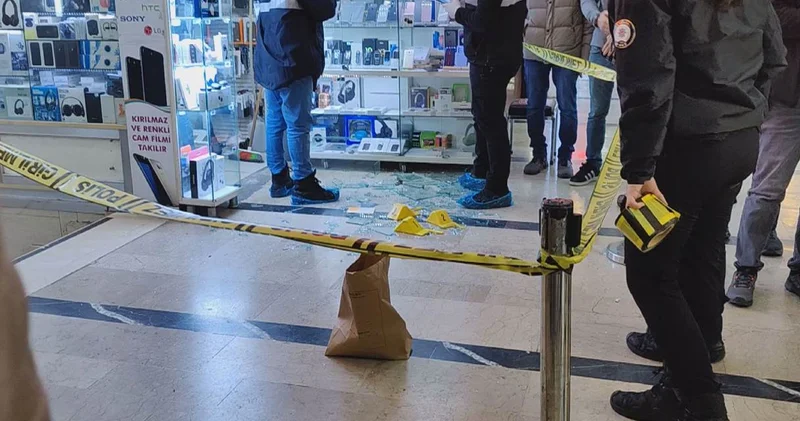 Eminönü nün ortasında korku dolu anlar! Doğubank ta kurşunlar havada uçuştu polis ekipleri akın etti