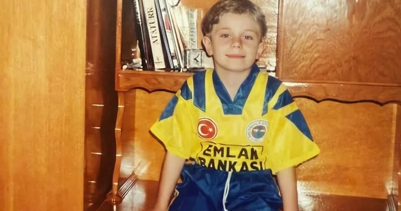 Mert Günok, Fenerbahçe formalı çocukluk fotoğrafını paylaştı: Gün gelir herkes evine döner