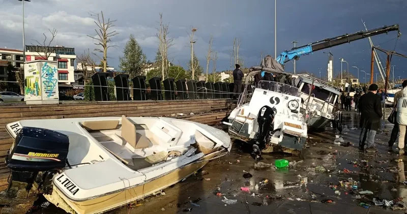 İstanbul bugün felaketi yaşadı! Fırtına saatte 90 kilometre hıza ulaştı: Binlerce personelle 346 olaya müdahale dildi