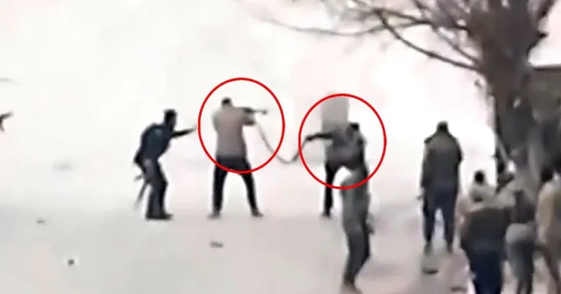 Suriye ordusu ile YPG li teröristlerin çatışma anına damga vuran görüntü