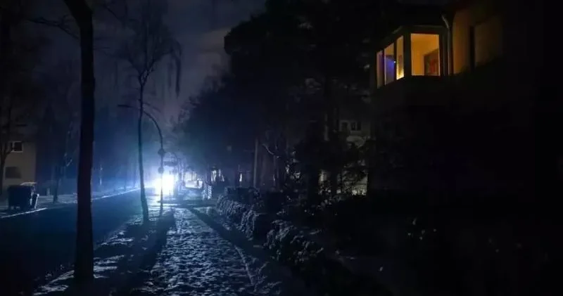 Berlin de günlerce süren elektrik kesintisi dünya basınında: Avrupa nın en büyük ekonomisinin altyapısı nasıl bu kadar savunmasız olabilir?