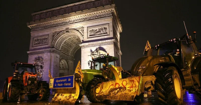 Fransız çiftçiler, Paris i traktörlerle kapadı Sözcü Gazetesi
