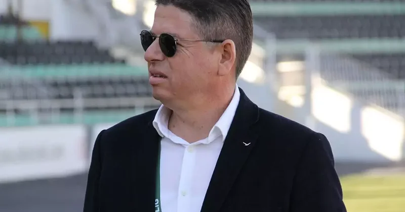 Başkanlığa seçildi, ilk icraati kulübün ismini ve logosunu değiştirmek oldu