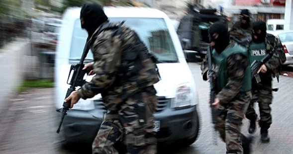 Antalya da bir eve baskın yaparak 4 milyon doları çalan sahte polislere operasyon: 10 kişi tutuklandı