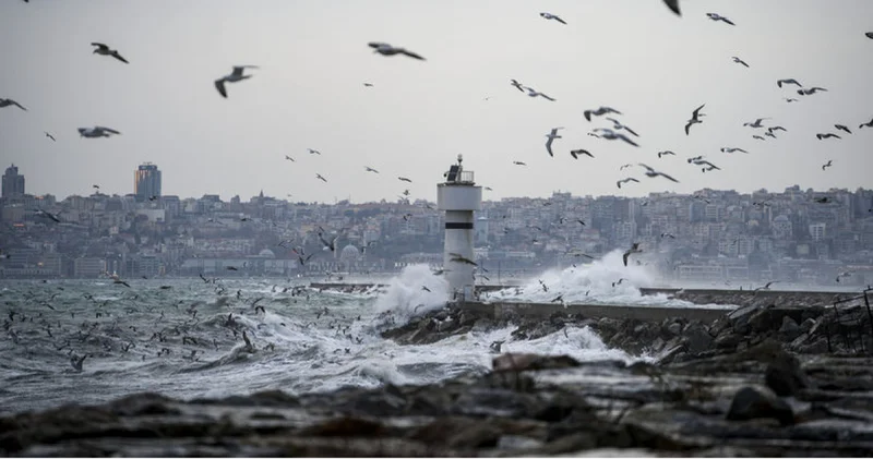 Son dakika: İstanbul da deniz seferlerine fırtına engeli Son dakika haberleri