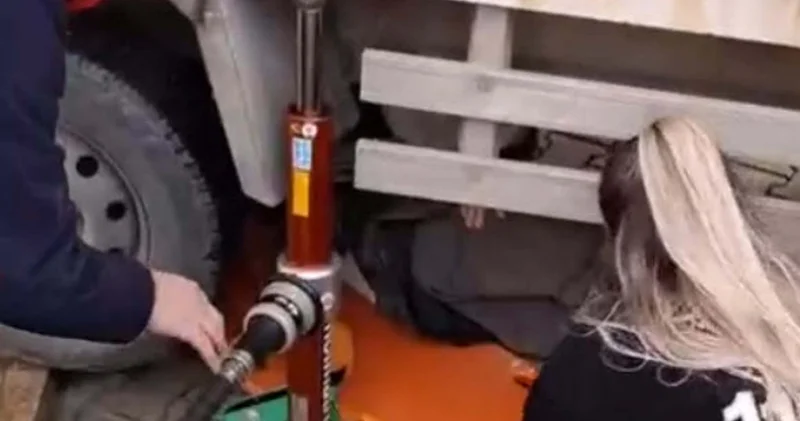 Kamyonetin tekeri altında kalıp sıkıştı Balıkesir Haberleri