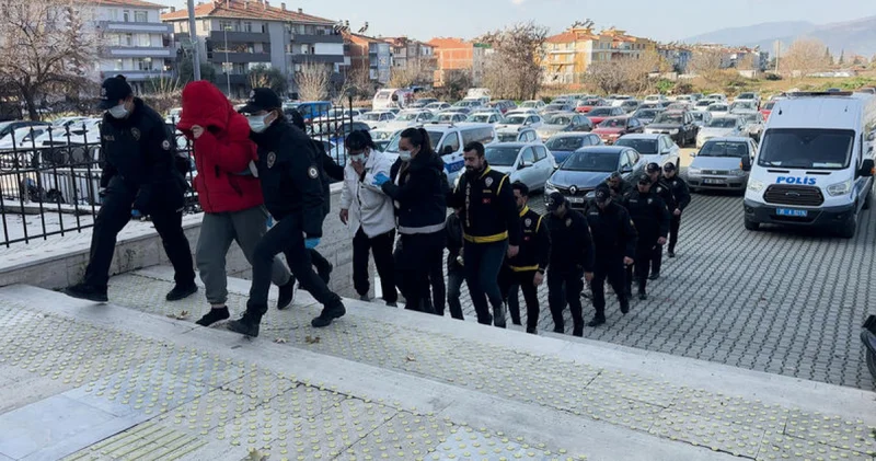 İzmir deki fuhuş operasyonunda 8 tutuklama