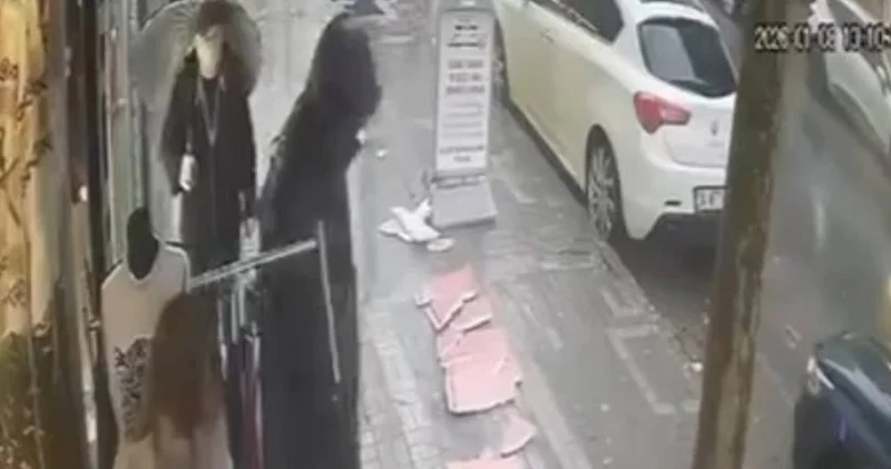 Üç adım daha atsaydı ölecekti! İstanbul da düşen uçan kaçan çatının haddi hesabı yok
