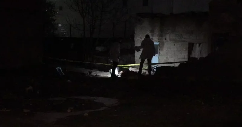 Bursa da şiddetli fırtına can aldı! Devrilen duvarın altında kalan bir kişi hayatını kaybetti