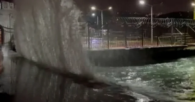 İstanbul’da sabah saatlerinde kuvvetli rüzgar etkili oldu VİDEO İZLE