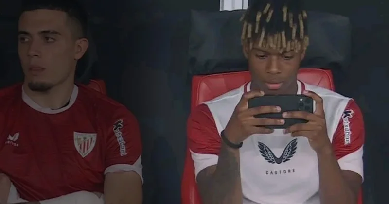 Takımı hezimeti yaşarken telefondan oyun oynadı! Sözcü Gazetesi