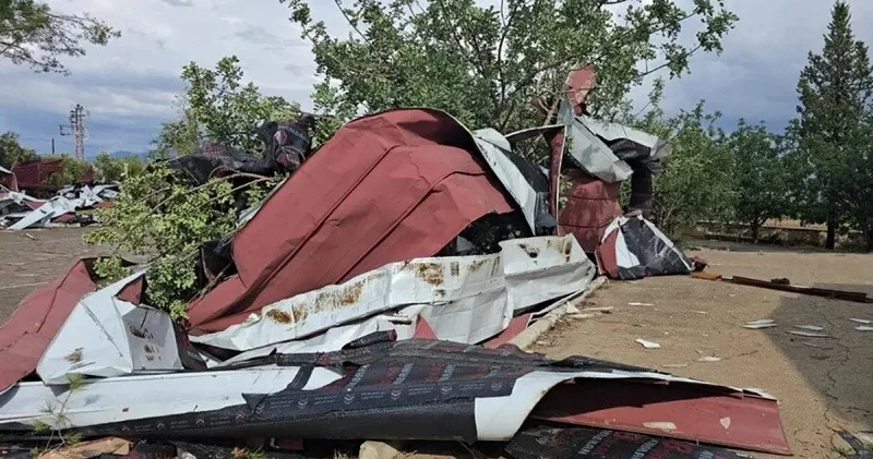 Kocaeli de çatısı hasarı oluşan 5 okul için tatil kararı Kocaeli Haberleri