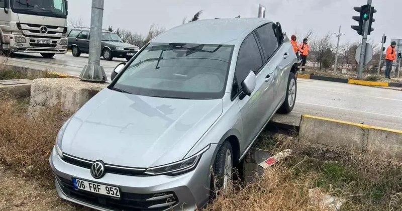 Burdur’da otomobil ile kamyon çarpıştı: 1 yaralı