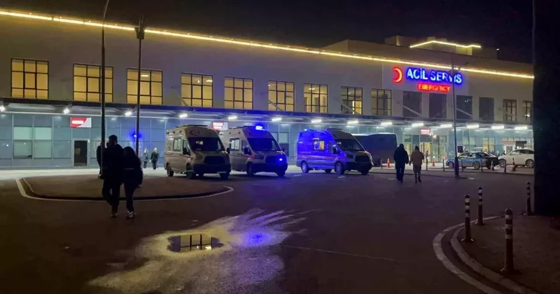 Okul bahçesi kan gölüne döndü! Babayı dövdüler, oğlunu bıçakladılar