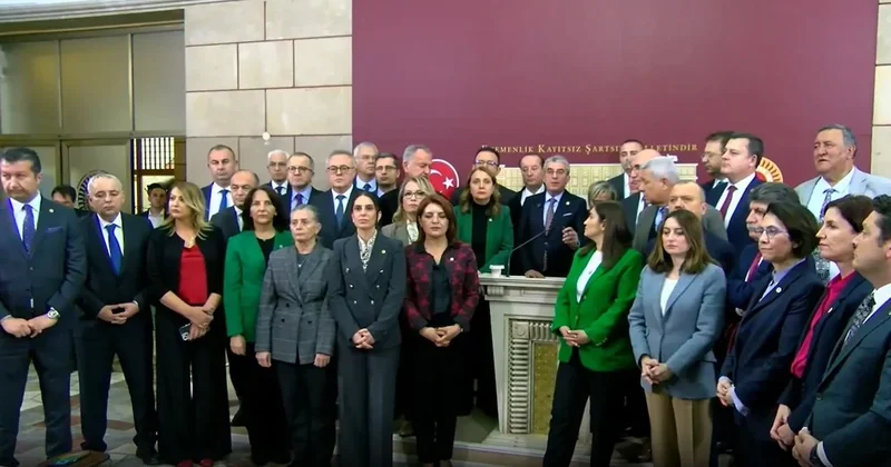 CHP den emekli maaşı ve asgari ücretin artması için dikkat çeken eylem Sözcü Gazetesi