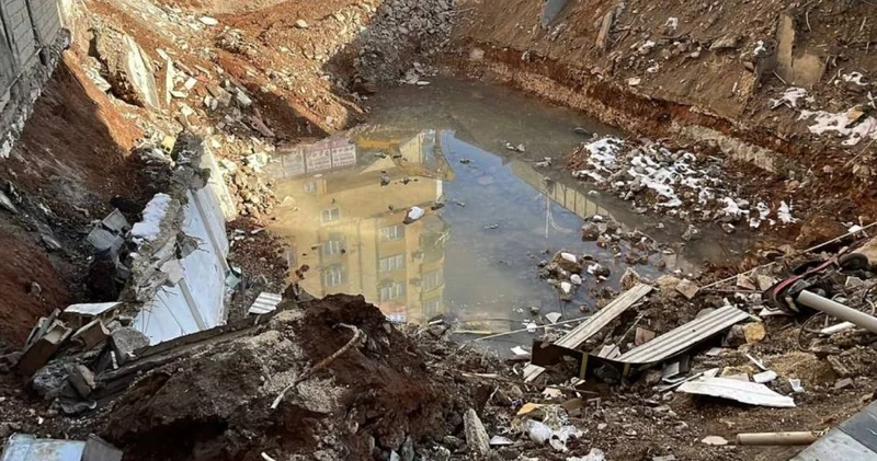 Şanlıurfa da toprak kayması! İstinat duvarı çöktü: 150 kişi tahliye edildi