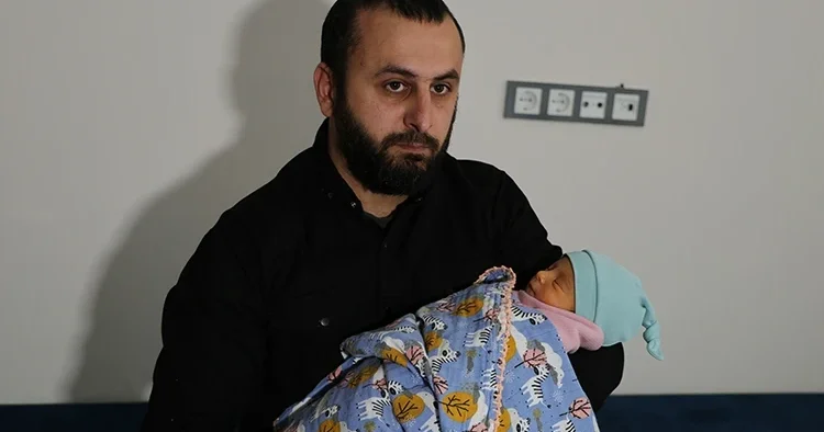 Topuk kanı tartışması! Doğumdan sonra anne babadan dikkat çeken iddia