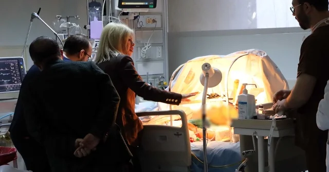 Kolu ve bacağı kopan hastalar 10 saatte aynı anda ameliyat edildi 10 kişinin hayatını kaybettiği trafik kazasında uzuvlarını kaybettiler, 10 saatlik ameliyatla opere edildiler Antalya Haberleri