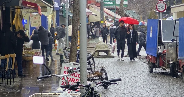Sağanak yağış kentte etkisini gösterdi Eskişehir Haberleri