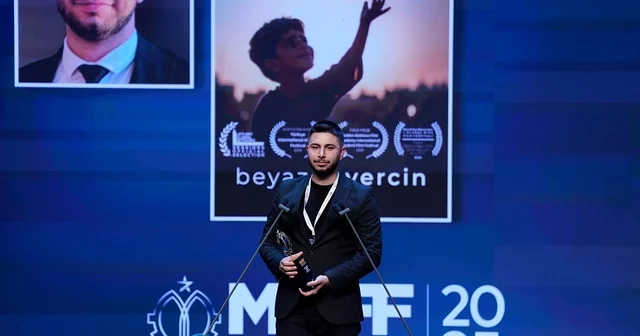 HKÜ mezunu ve yüksek lisans öğrencisi Berkay Ellek in Yapay Zeka ile Ürettiği Sultan ın Taşı filmi Berlin de Türkiye yi temsil edecek Gaziantep Haberleri