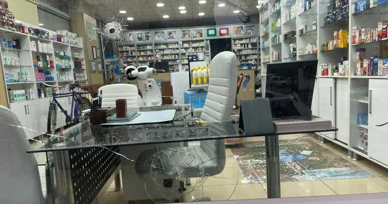 Eczaneye kurşun yağdırıp kaçtılar!