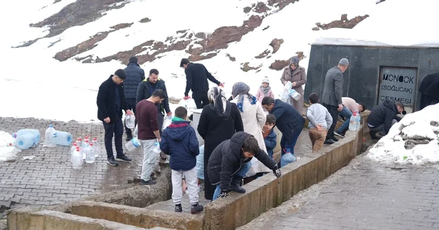 Muş ta şebeke suyunda bakteri tespit edildi, vatandaşlar çeşmelere akın etti Muş Haberleri
