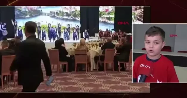 Trabzonlu minik Talha yeteneğiyle Külliye yi salladı herkesin gözdesi oldu