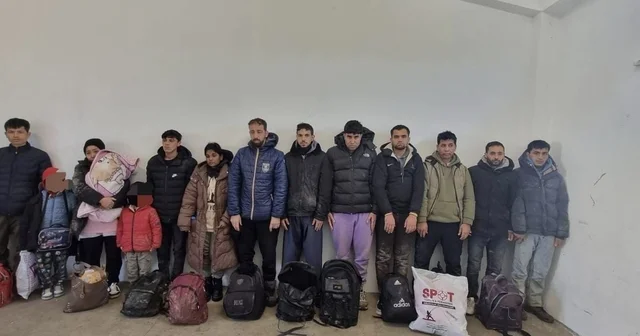 Edirne de 14 kaçak göçmen yakalandı Edirne Haberleri
