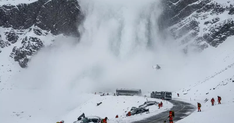 İtalya da farklı noktalarda çığ düşmesi sonucu 4 kişi öldü