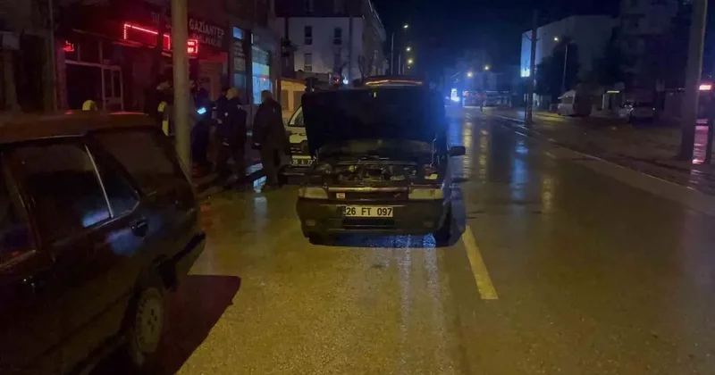 Eskişehir’de motor kısmı yanan araç kullanılamaz hale geldi