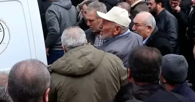 Acılı babanın sabır feryadı yürekleri dağladı: Ah benim reyhanlarım ah benim kuzularım VİDEO İZLE