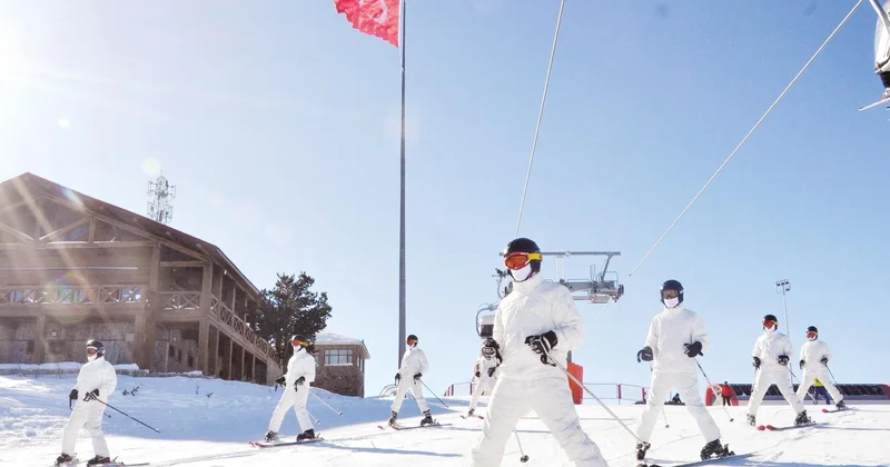 Mehmetçik’ten kayakla arama