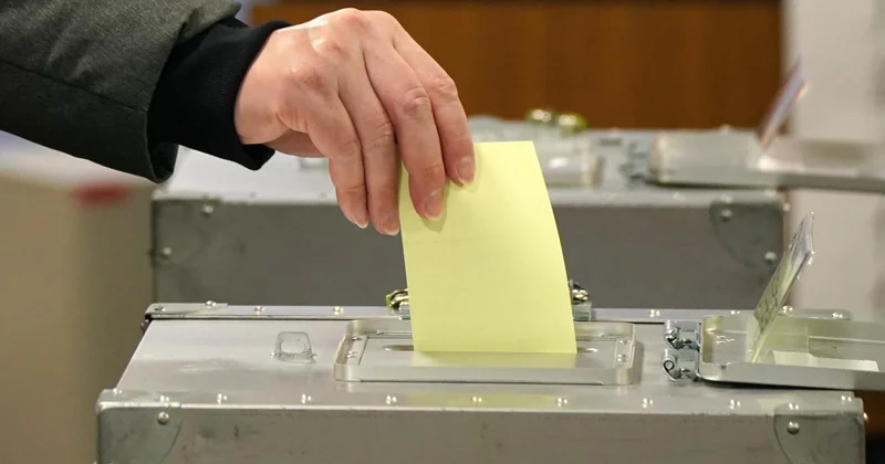 Japonya erken genel seçim için sandık başına gitti