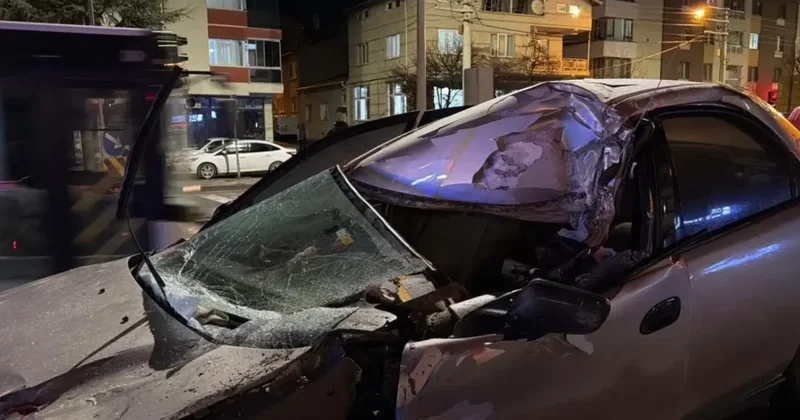 Tıra arkadan çarpan otomobilin sürücüsü yaralandı