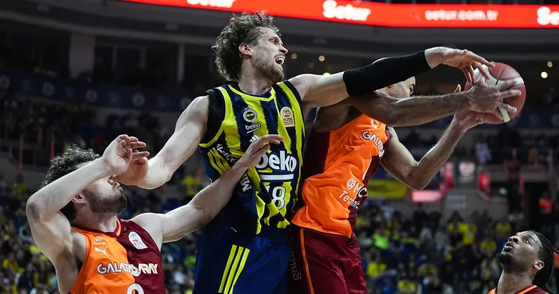 Fenerbahçe derbide Galatasaray ı devirdi: 2 sayı farkla kazandı