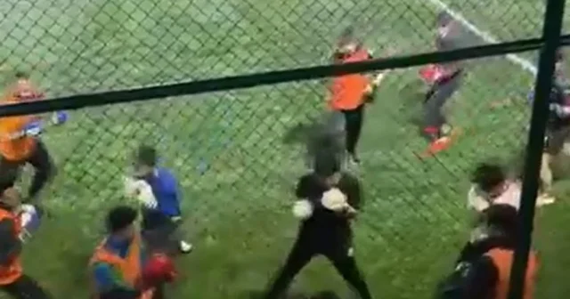 Boksörler halı sahada hem antrenman yaptı hem de futbol oynadı Bursa Haberleri