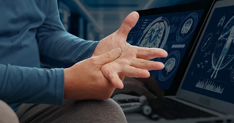 Elleriniz titremese bile risk var: Parkinson un bu belirtilerine çok şaşıracaksınız!