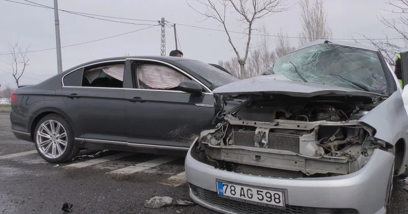 Bingöl de otomobiller çarpıştı: 1 ölü, 5 yaralı! Kaza saniye saniye kamerada