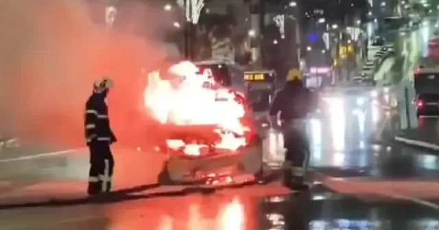 Sivas’ta seyir halindeki taksi alev topuna döndü VİDEO İZLE