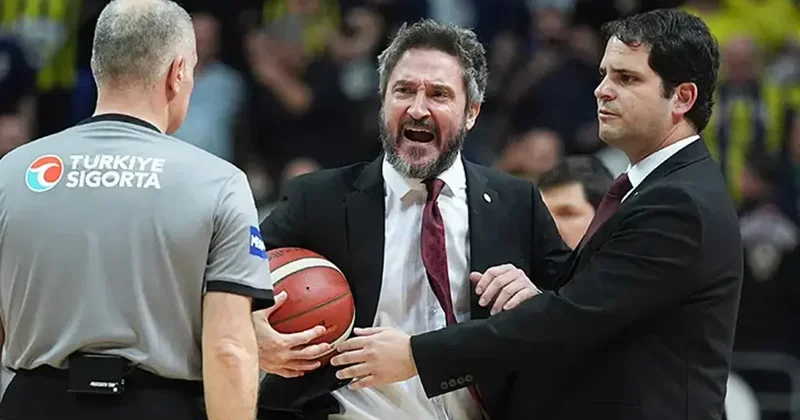 Hakem üçlüsü, maçı katletti! Pozzecco derbide atıldı, Galatasaray dan sert açıklama geldi Fanatik Gazetesi Basketbol Haberleri Spor