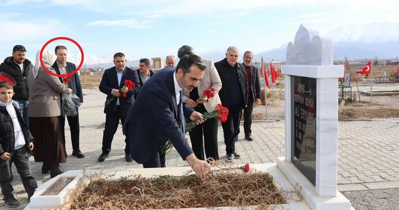 Babası 152 kişinin ölümünden sorumlu tutuluyor: Firari müteahhitin AKP li oğlu deprem anmasında!