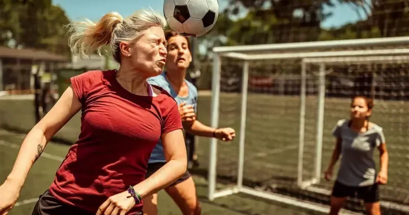 Futbolda kafa vuruşları ölüm riskini neden artırıyor?