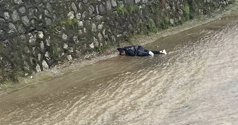 Bursa’da dereye düşen adam kalp masajıyla hayata döndürüldü